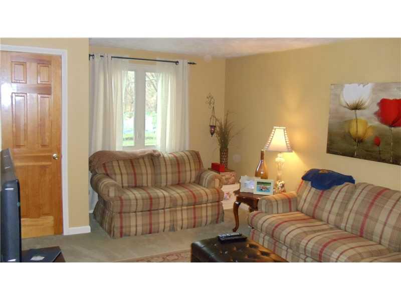 1476 Cathell Road Baldwin, PA 15236 - Photo 6 of 12 Living Room.