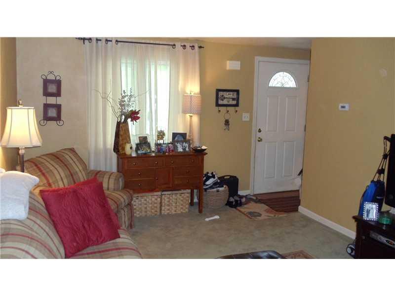 1476 Cathell Road Baldwin, PA 15236 - Photo 7 of 12 Living Room.