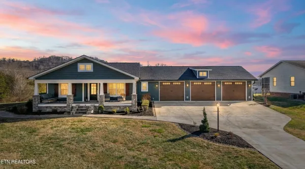 $874,900 | 140 Overton Lane, Powell, TN 37849