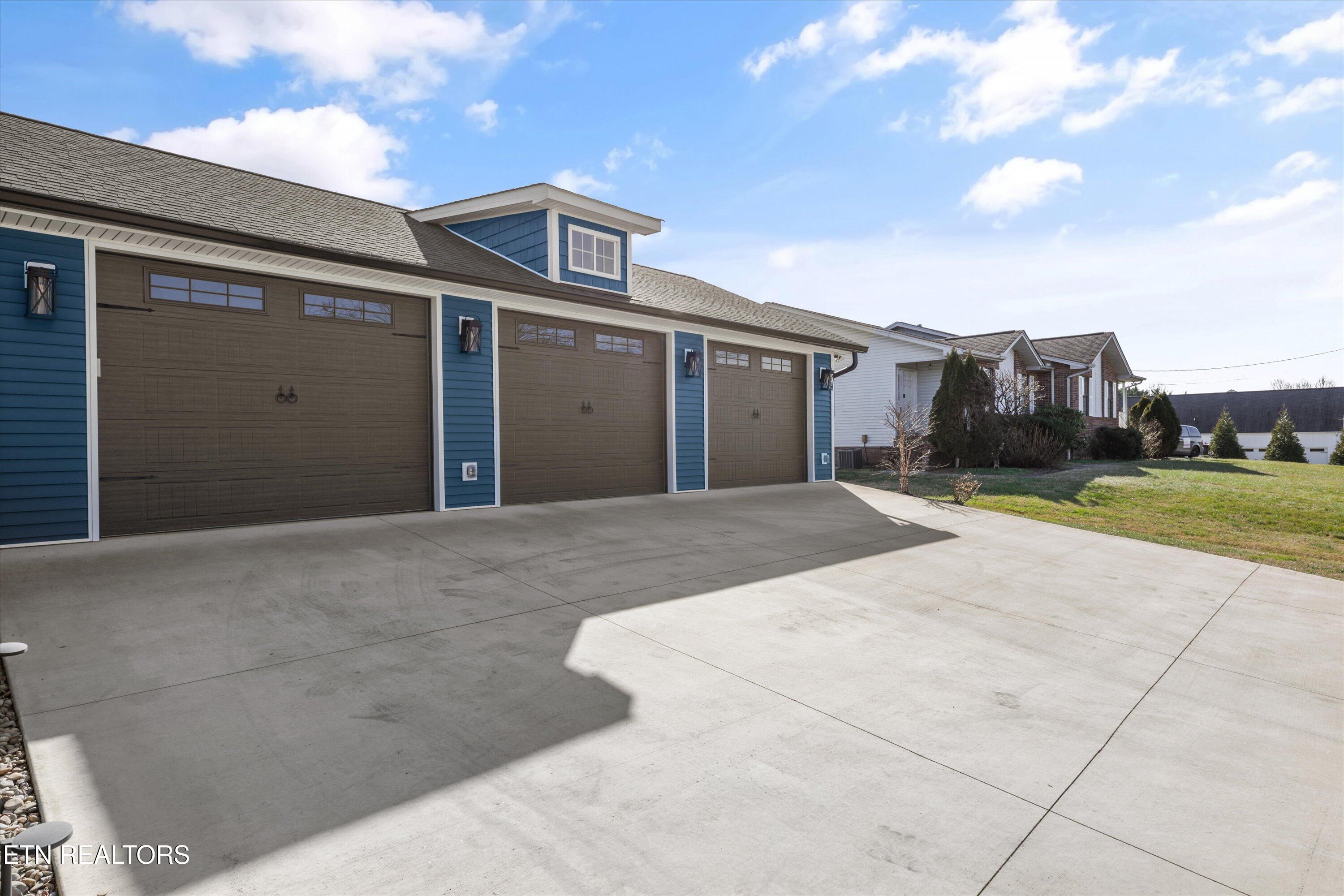 140 Overton Lane Powell, TN 37849 - Photo 6 of 59 07-140 Overton Ln04