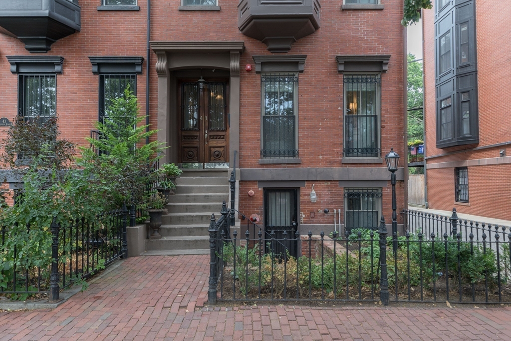 41 Worcester Street, Unit 2 Boston, MA 02118 - Photo 27 of 27 front view of a house