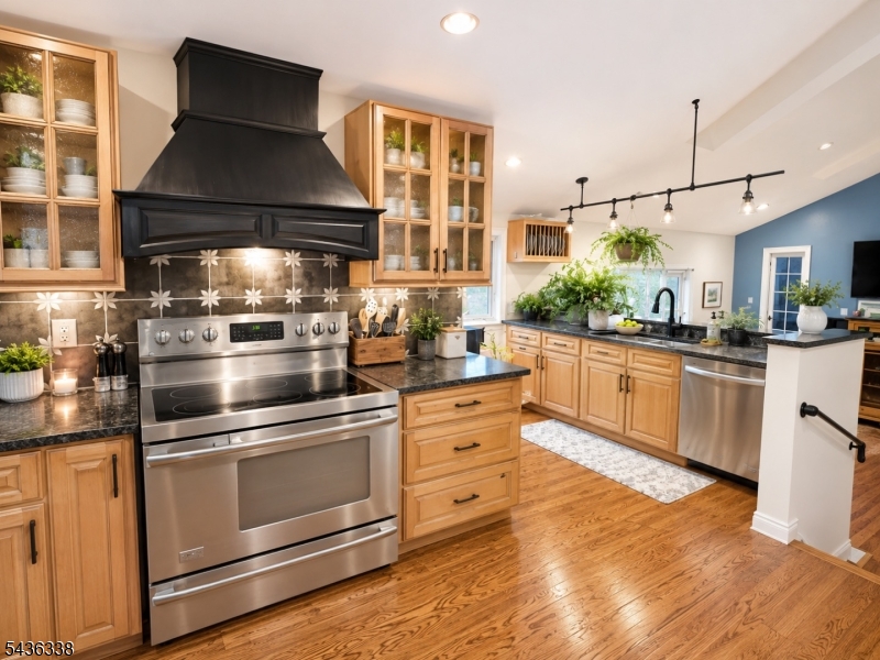 4 Laurel Place Chester, NJ 07930 - Photo 10 of 32