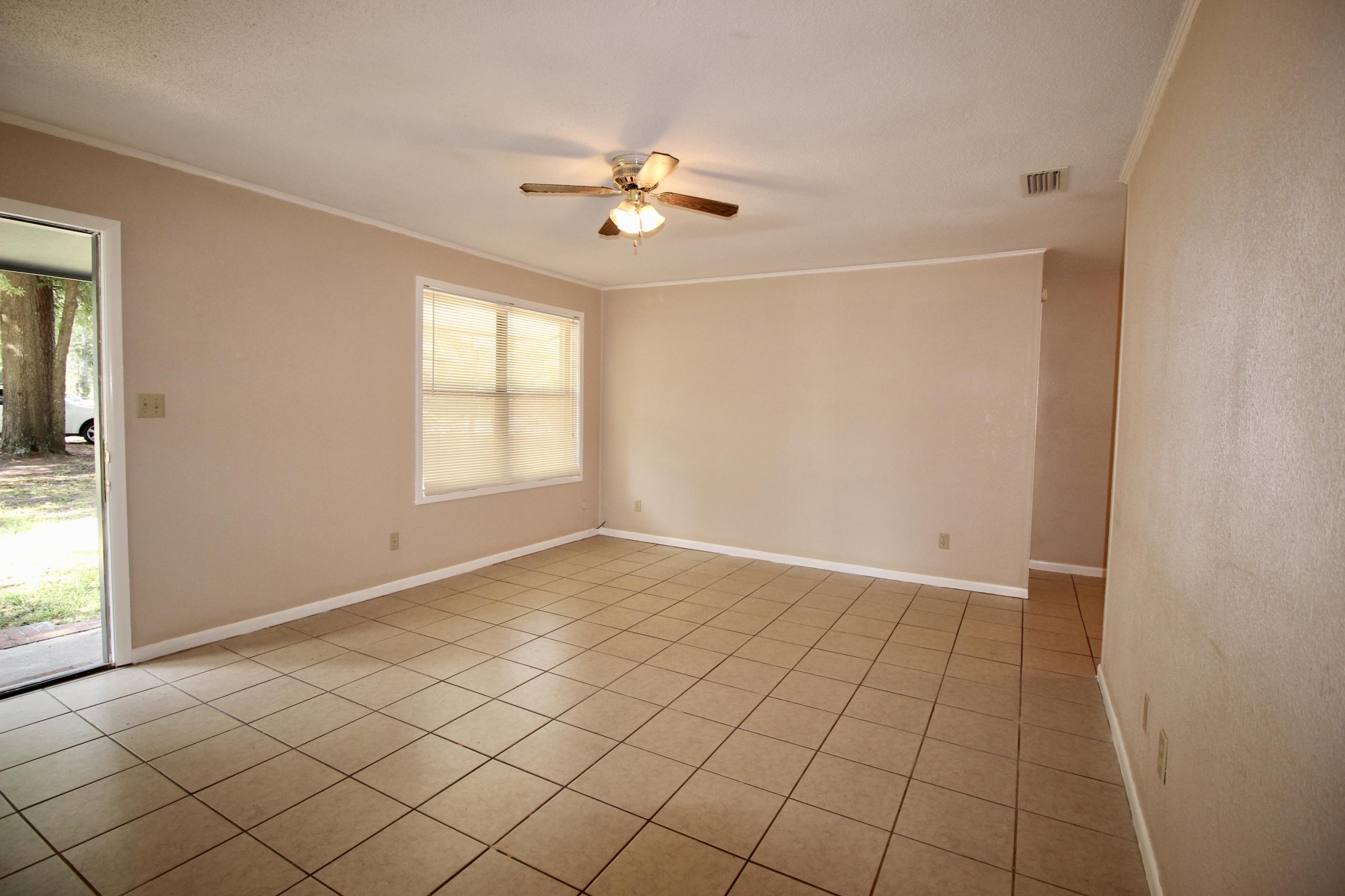 86 Lee Road DeFuniak Springs, FL 32433 - Photo 4 of 19 fullsizeoutput_457