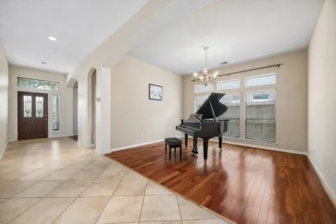 $680,000 | 911 Vaulted Oak Street, Houston, TX 77008