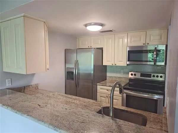 $1,400 | 2525 West Bay Drive, Unit A44, Belleair Bluffs, FL 33770