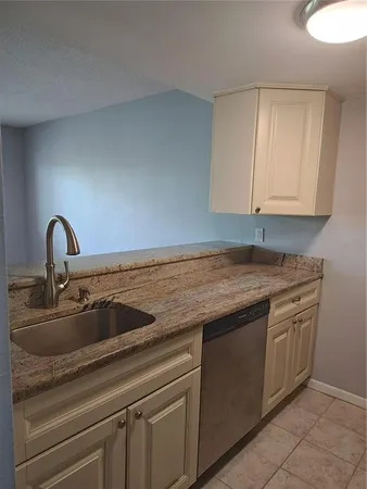 $1,400 | 2525 West Bay Drive, Unit A44, Belleair Bluffs, FL 33770