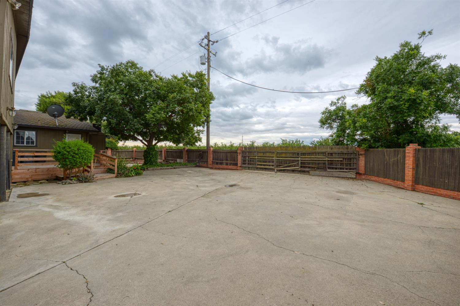 2931 East Marshall Road Patterson, CA 95363 - Photo 5 of 54 Lots of room in back of home for tons of uses