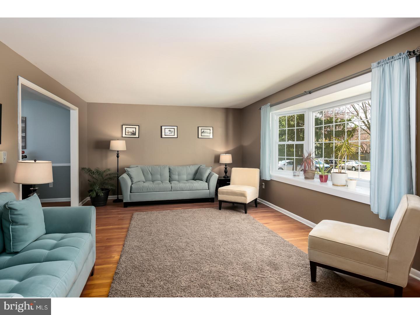 550 Perry Drive Mount Laurel, NJ 08054 - Photo 5 of 25 Living Room