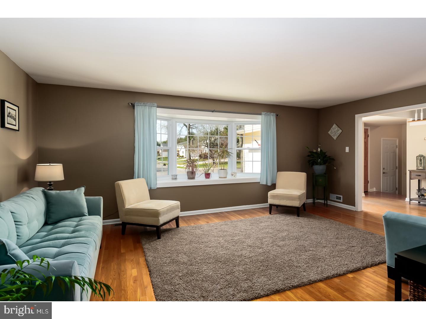 550 Perry Drive Mount Laurel, NJ 08054 - Photo 6 of 25 Living Room