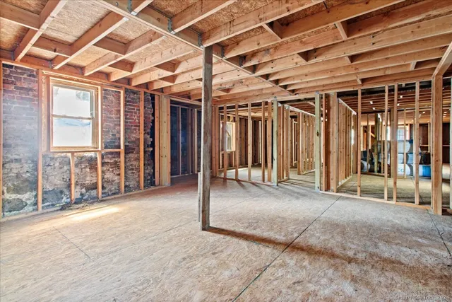 $240,000 | 220 Franklin Street, Norwich, CT 06360