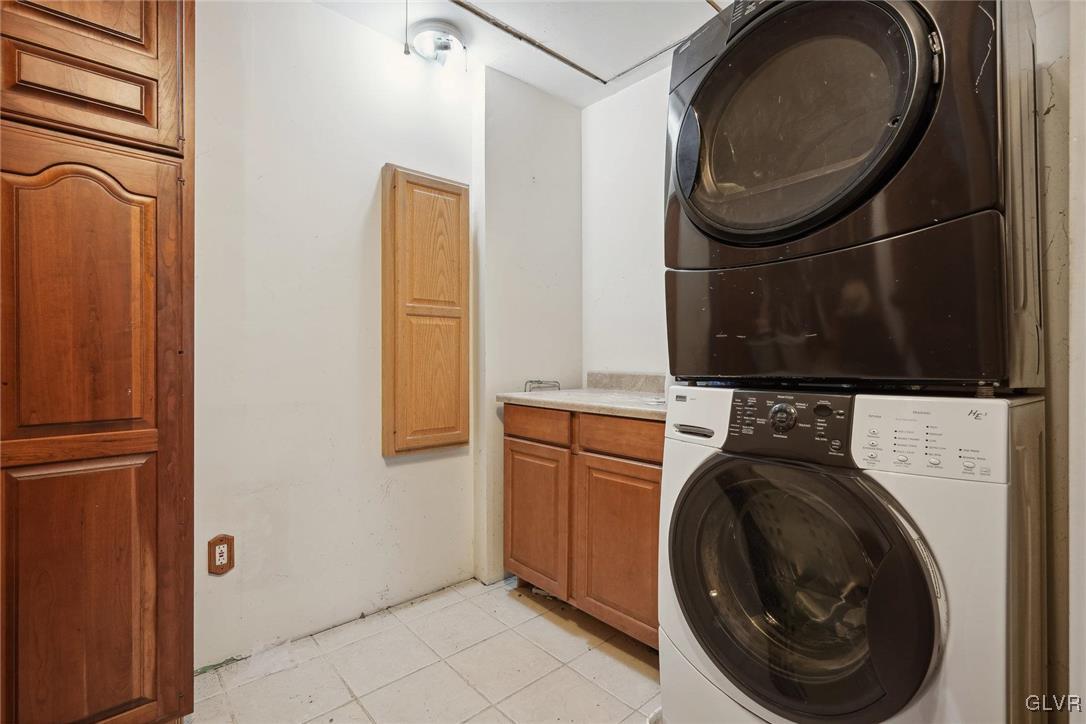 2426 Keeler Road Bath, PA 18014 - Photo 23 of 40 a utility room with dryer and washer