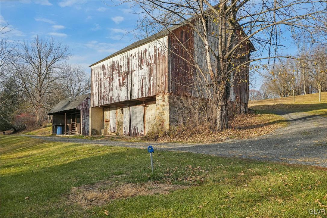 2426 Keeler Road Bath, PA 18014 - Photo 31 of 40 a backyard of apartments with large trees