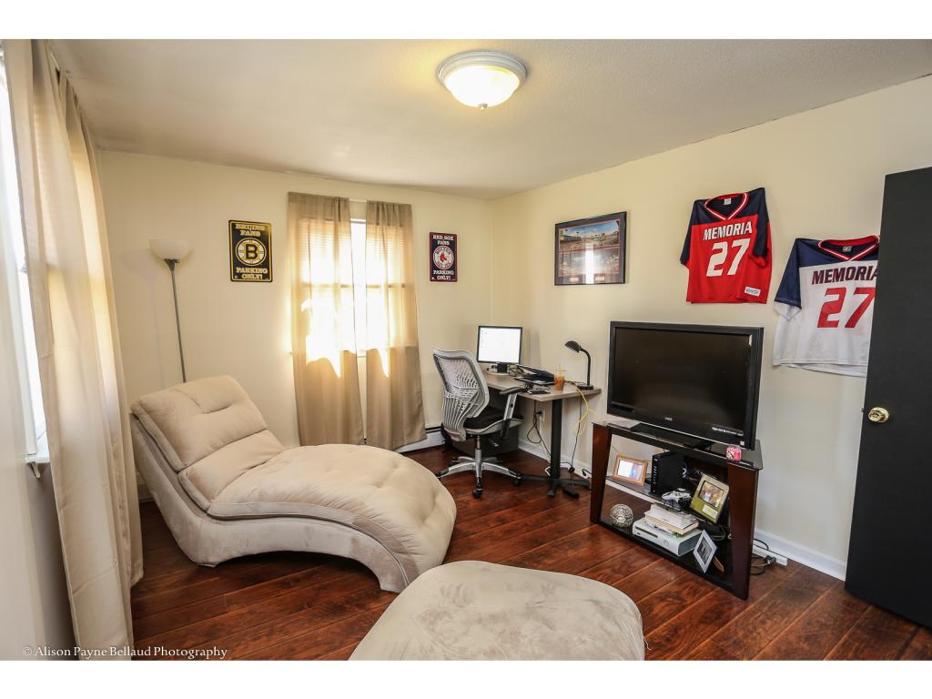 241 Calef Road Manchester, NH 03103 - Photo 11 of 19