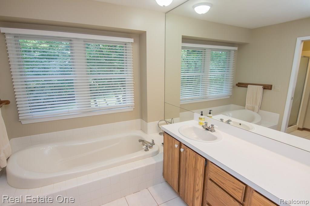 7660 Holcomb Road Clarkston, MI 48348 - Photo 20 of 42 IMG_5313.jpg