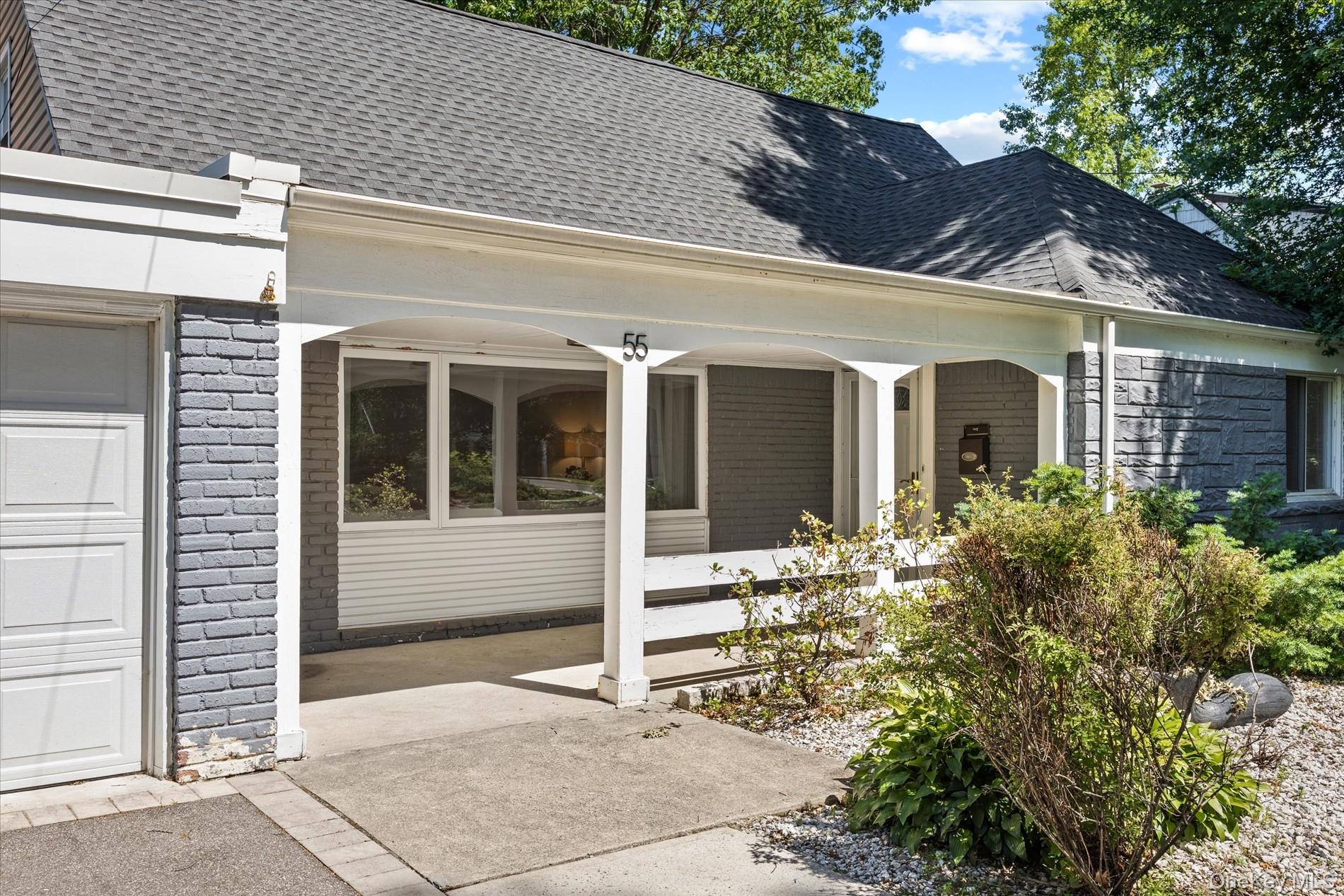 55 Warwick Road Great Neck, NY 11023 - Photo 4 of 29