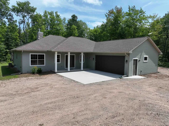 $555,000 | W7239 Kodiak Drive, Pembine, WI 54156