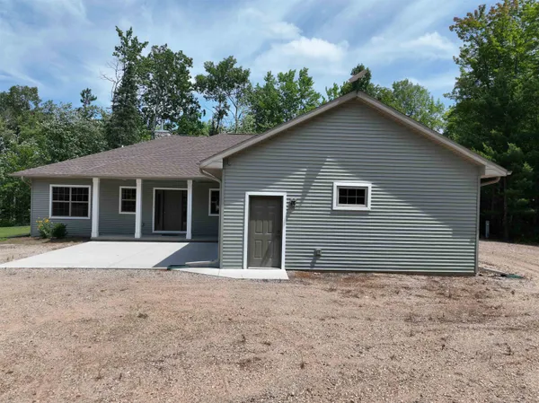 $555,000 | W7239 Kodiak Drive, Pembine, WI 54156