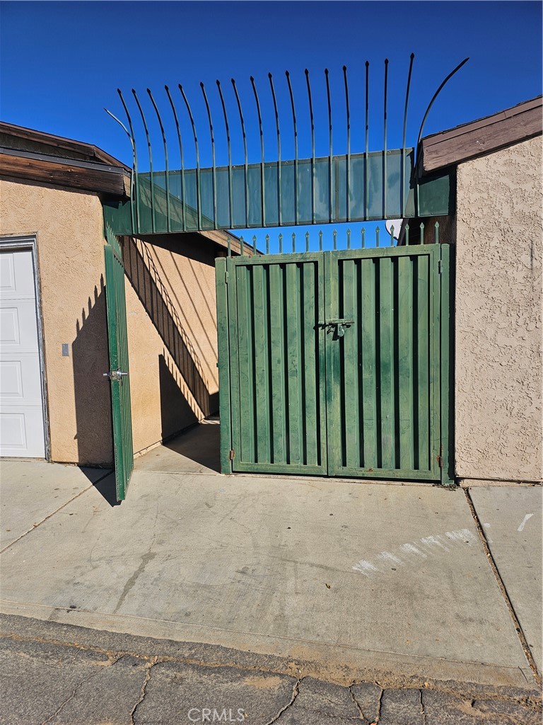 438 East Ave Q7, Unit B Palmdale, CA 93550 - Photo 26 of 26 a view of a backyard with wooden fence