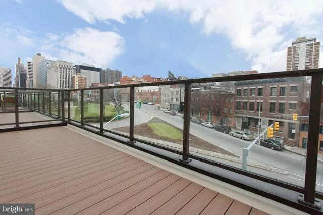 a view of an outdoor space