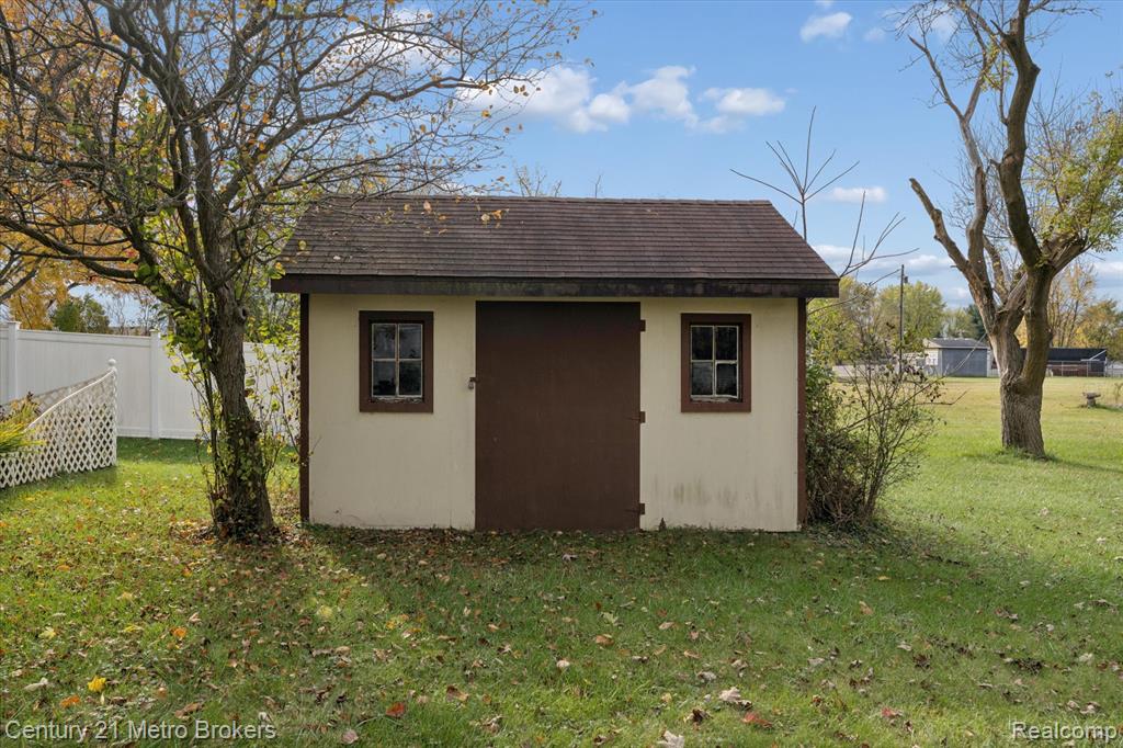 4466 South Center Road Burton, MI 48519 - Photo 48 of 52 Gallery Image 48