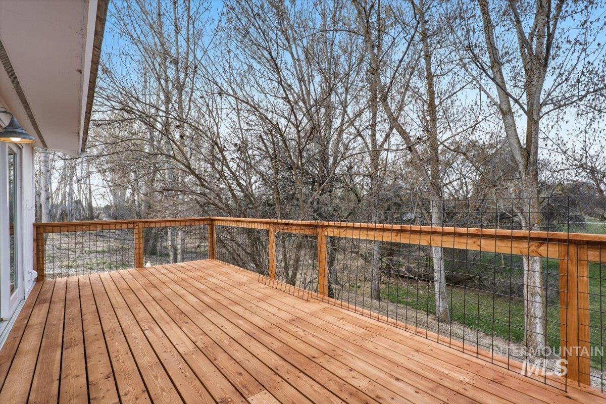 7771 Elmore Road Fruitland, ID 83619 - Photo 31 of 45 Deck off kitchen & living room.