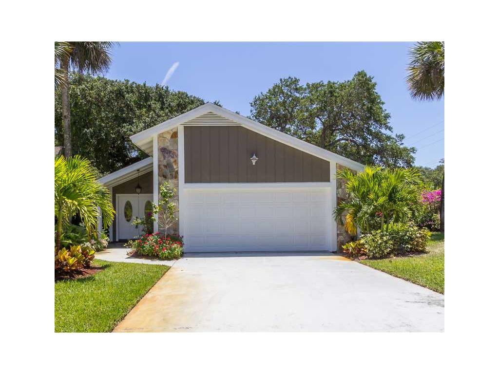 708 Date Palm Road Vero Beach, FL 32963 - Photo 2 of 35 Gallery Image 2