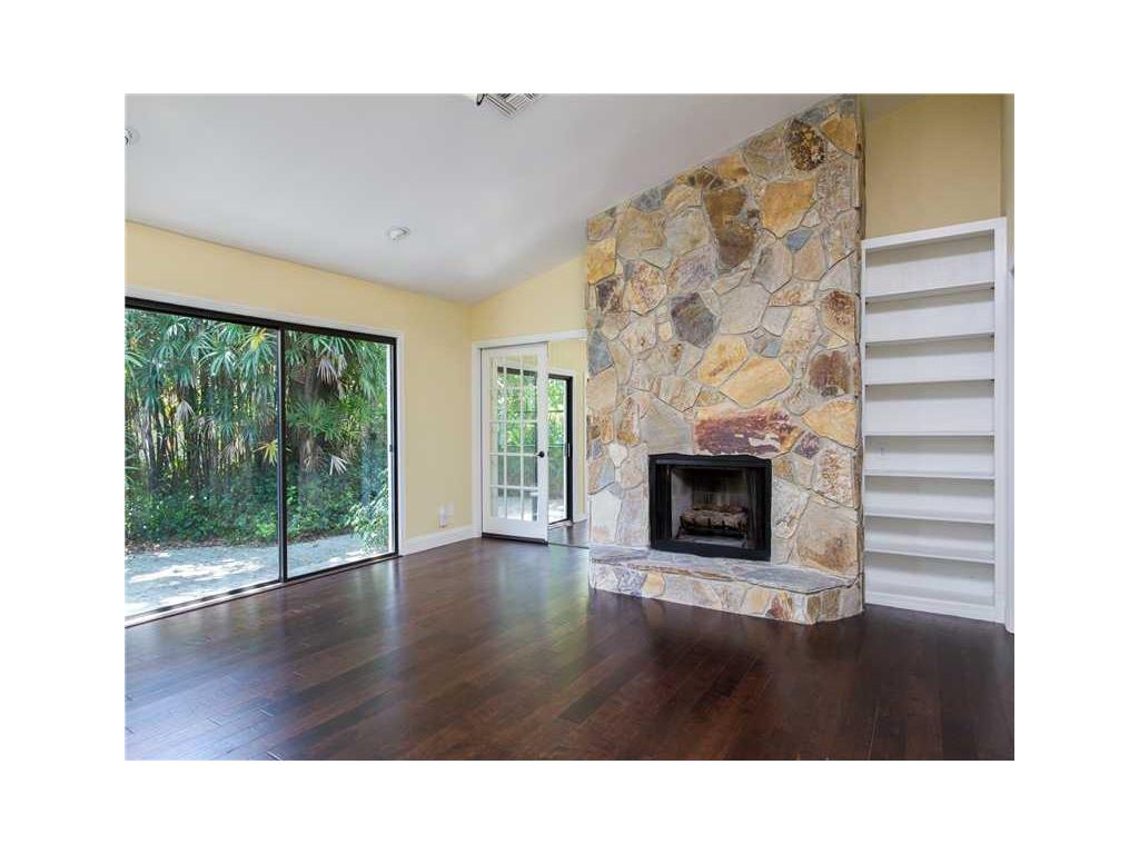 708 Date Palm Road Vero Beach, FL 32963 - Photo 12 of 35 Gallery Image 12