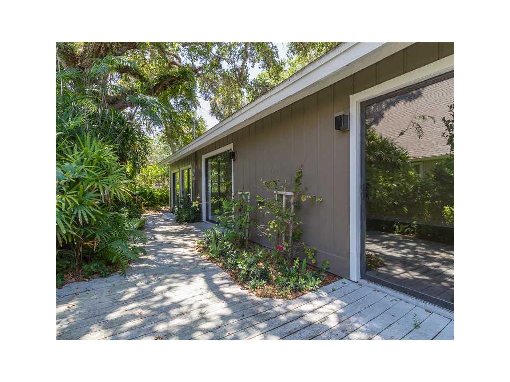 708 Date Palm Road Vero Beach, FL 32963 - Photo 26 of 35 Gallery Image 26