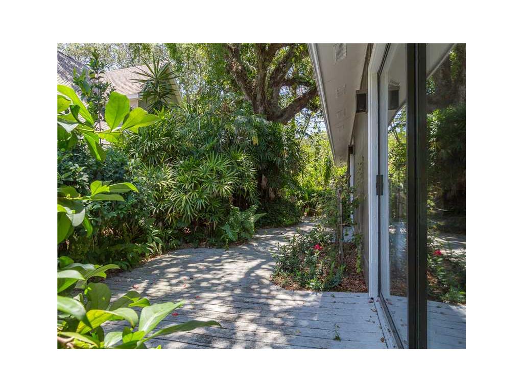 708 Date Palm Road Vero Beach, FL 32963 - Photo 27 of 35 Gallery Image 27