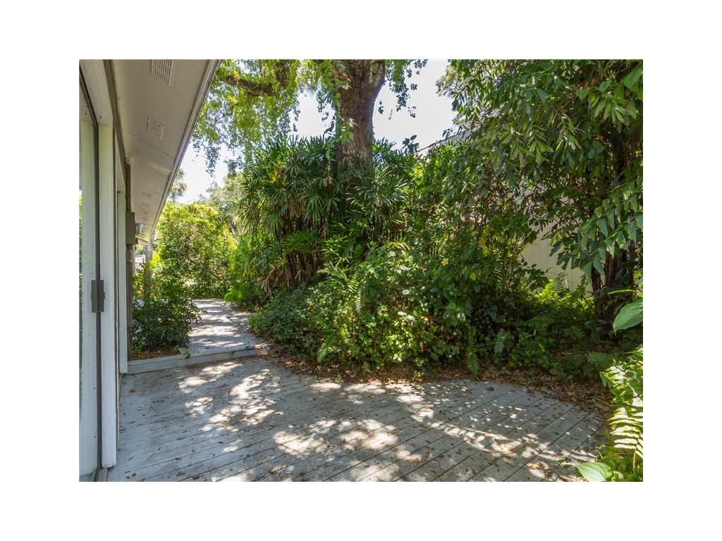 708 Date Palm Road Vero Beach, FL 32963 - Photo 28 of 35 Gallery Image 28