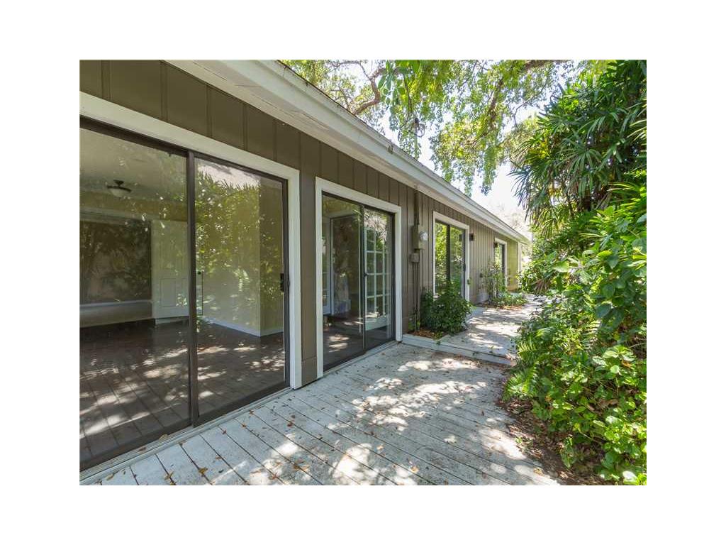 708 Date Palm Road Vero Beach, FL 32963 - Photo 29 of 35 Gallery Image 29