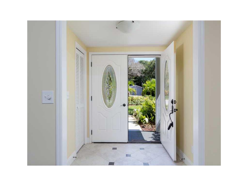 708 Date Palm Road Vero Beach, FL 32963 - Photo 4 of 35 Gallery Image 4