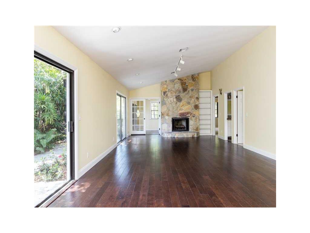 708 Date Palm Road Vero Beach, FL 32963 - Photo 5 of 35 Gallery Image 5