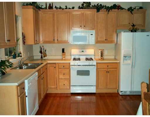 2426 Rochester Road, Unit E Franklin Park, PA 15143 - Photo 4 of 8 Kitchen.