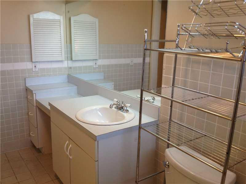 1050 East Sample Road, Unit 108B Pompano Beach, FL 33064 - Photo 8 of 9 Exterior Front.