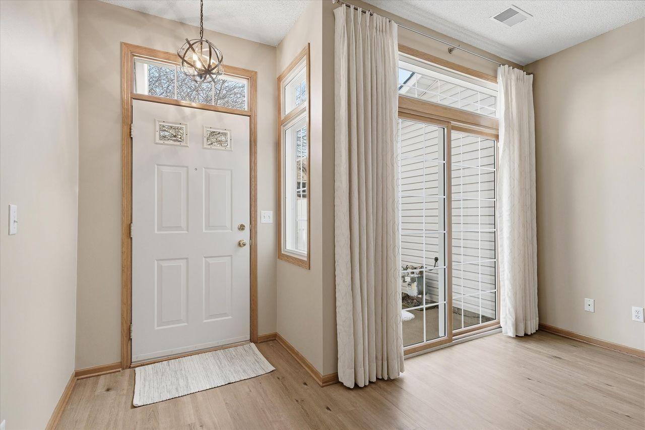 8465 Cortland Road Eden Prairie, MN 55344 - Photo 2 of 18