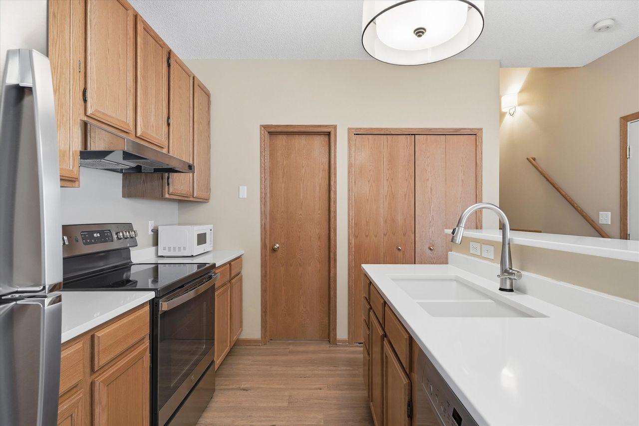 8465 Cortland Road Eden Prairie, MN 55344 - Photo 5 of 18