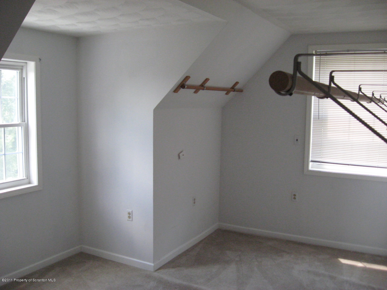 112 Ridgeview Drive Scranton, PA 18504 - Photo 14 of 15 an empty room with a window