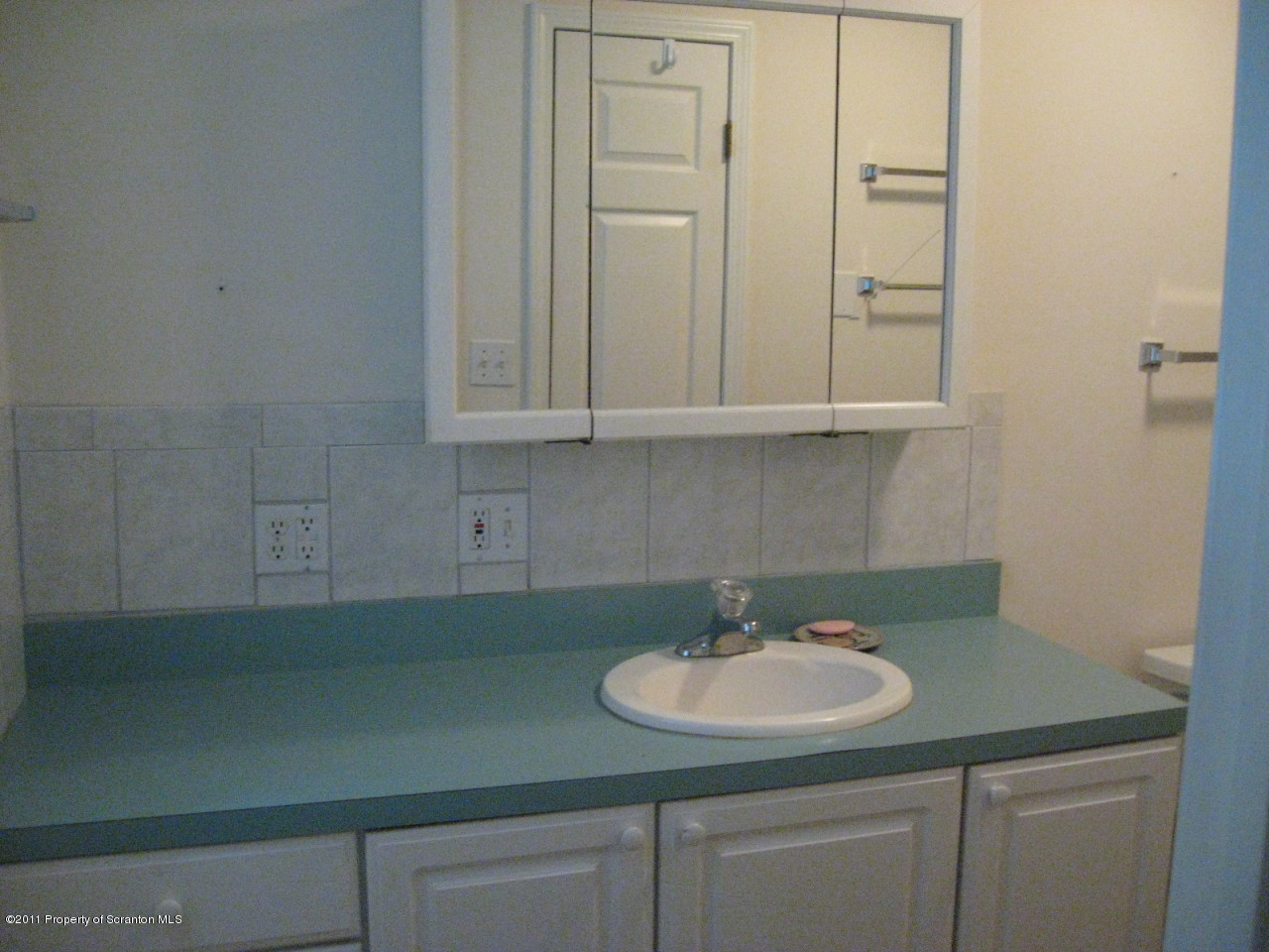 112 Ridgeview Drive Scranton, PA 18504 - Photo 9 of 15 a bathroom with a sink and cabinets