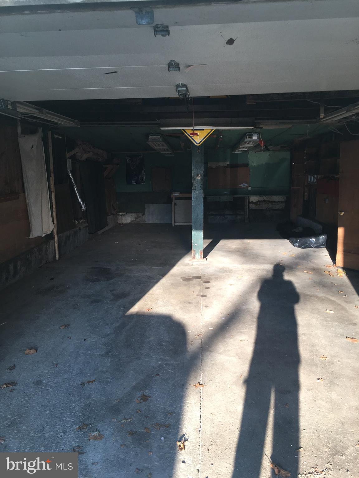 409 Vincent Road Willow Grove, PA 19090 - Photo 8 of 35 Garage