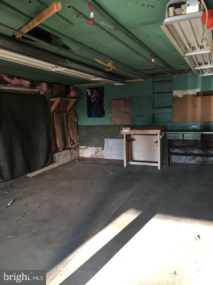 409 Vincent Road Willow Grove, PA 19090 - Photo 9 of 35 Garage