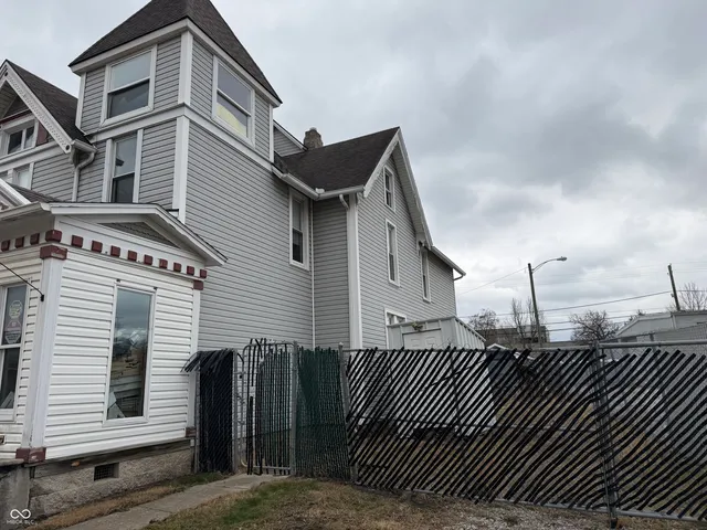 $200,000 | 715 West Superior Street, Fort Wayne, IN 46802
