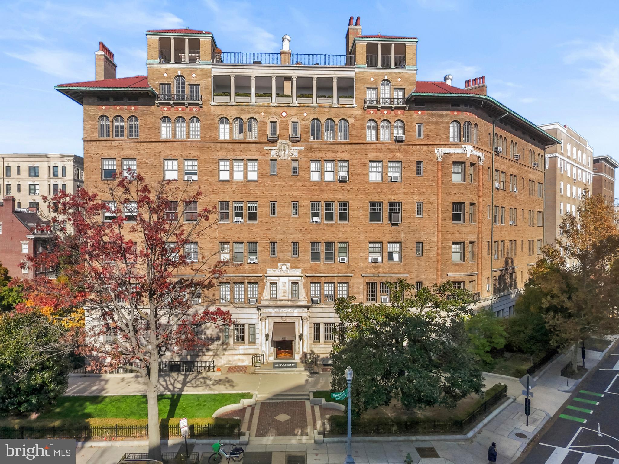 1901 Wyoming Avenue Northwest, Unit 11 Washington, DC 20009 - Photo 35 of 36 a front view of a building