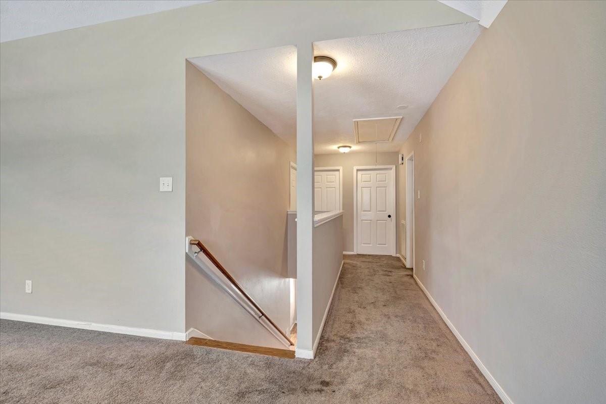 4235 Park Ridge Drive Pasadena, TX 77504 - Photo 24 of 41 a view of a hallway with a hallway