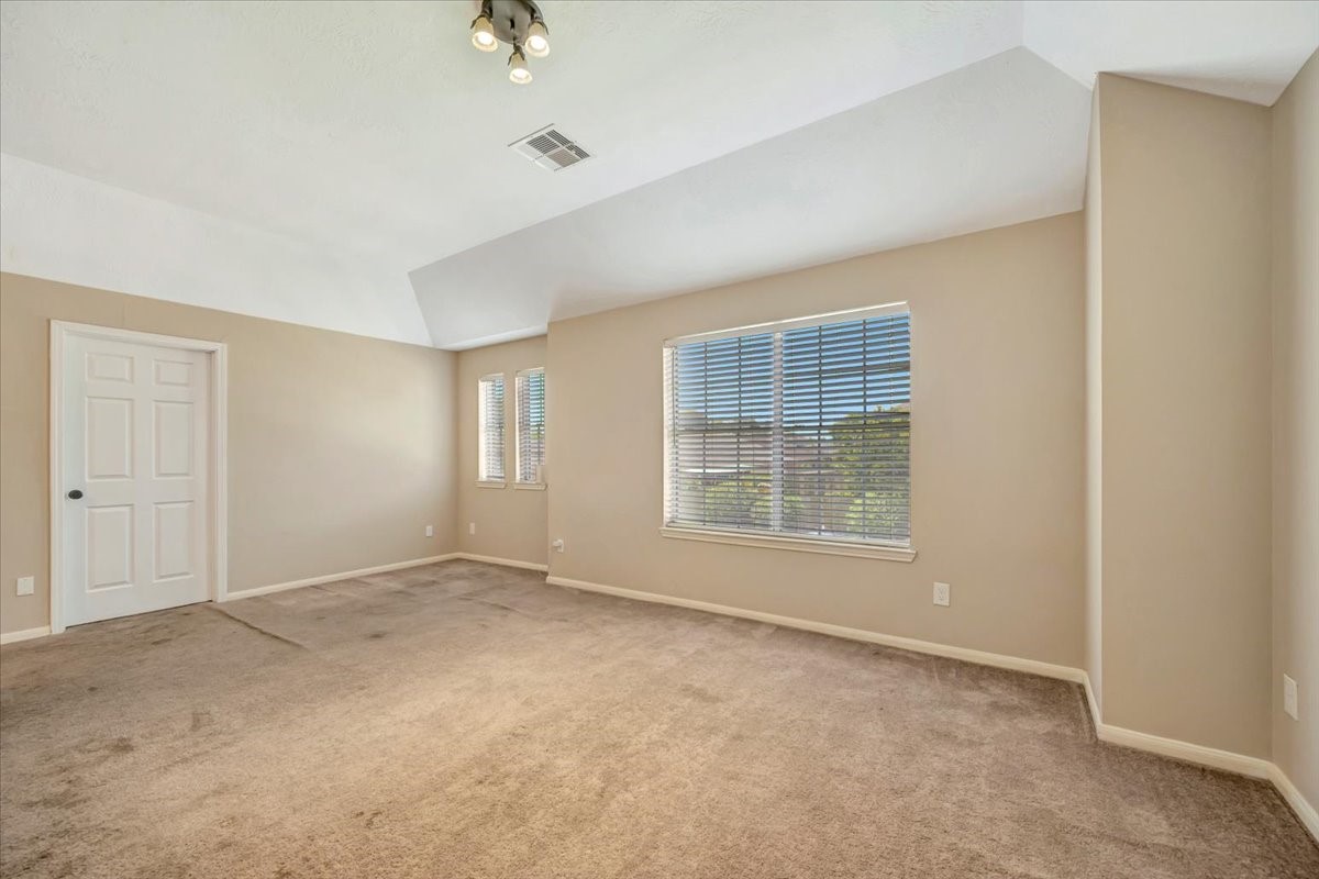 4235 Park Ridge Drive Pasadena, TX 77504 - Photo 26 of 41 an empty room with windows
