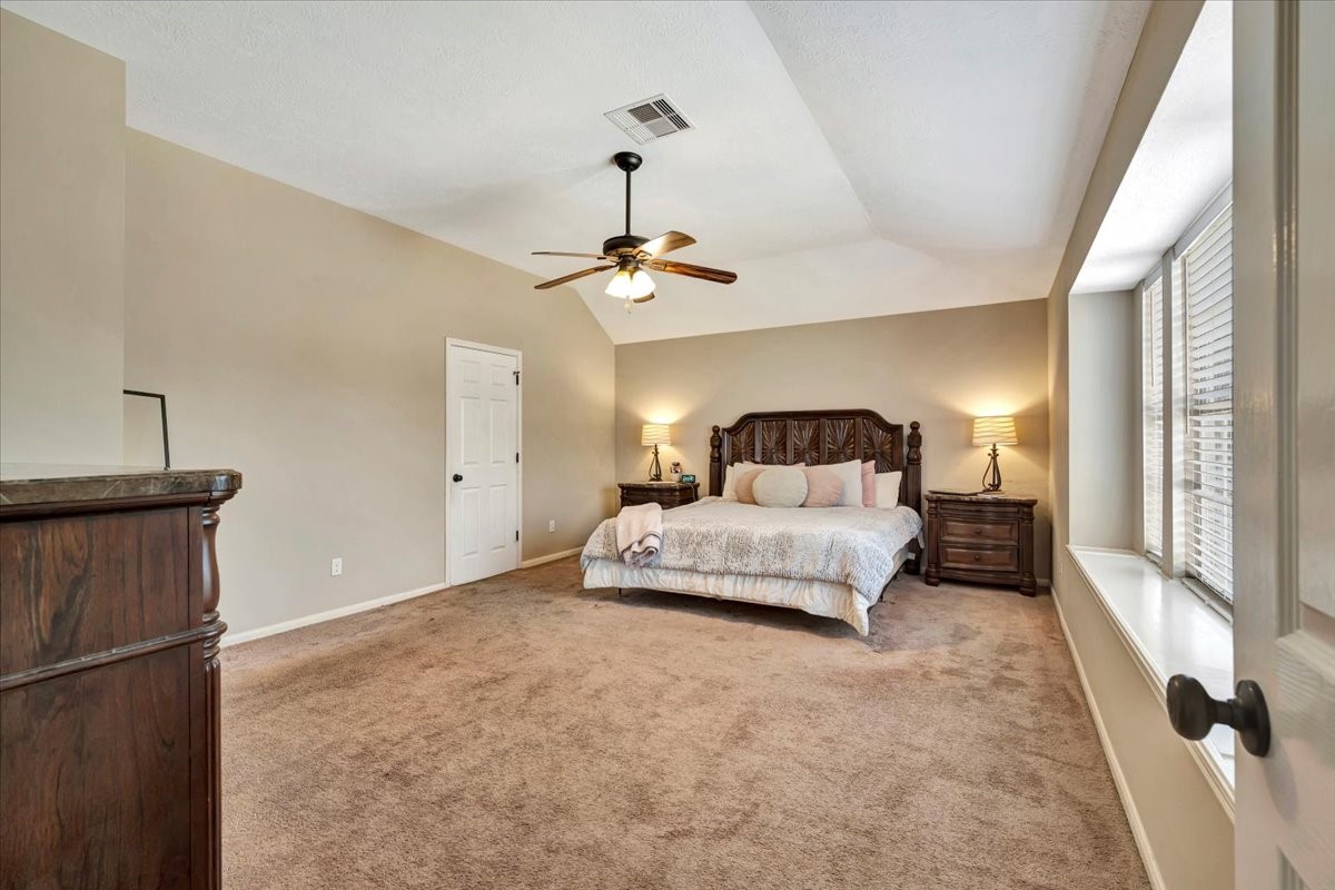 4235 Park Ridge Drive Pasadena, TX 77504 - Photo 28 of 41 a bedroom with a bed and a window