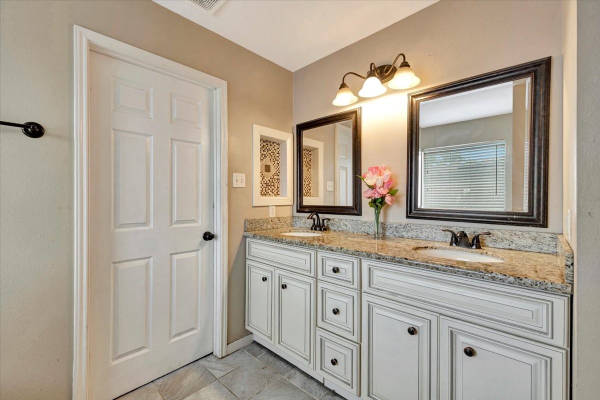 4235 Park Ridge Drive Pasadena, TX 77504 - Photo 31 of 41 a bathroom with a double vanity sink and a mirror