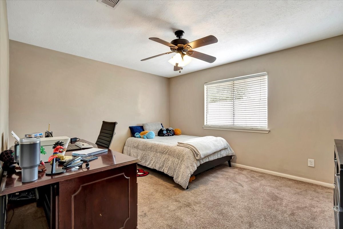 4235 Park Ridge Drive Pasadena, TX 77504 - Photo 40 of 41 a bedroom with a bed and a window