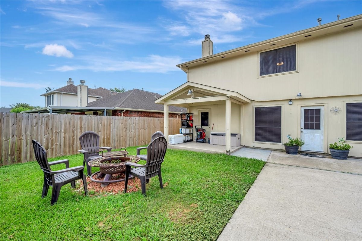 4235 Park Ridge Drive Pasadena, TX 77504 - Photo 4 of 41 a view of a house with a yard and sitting area