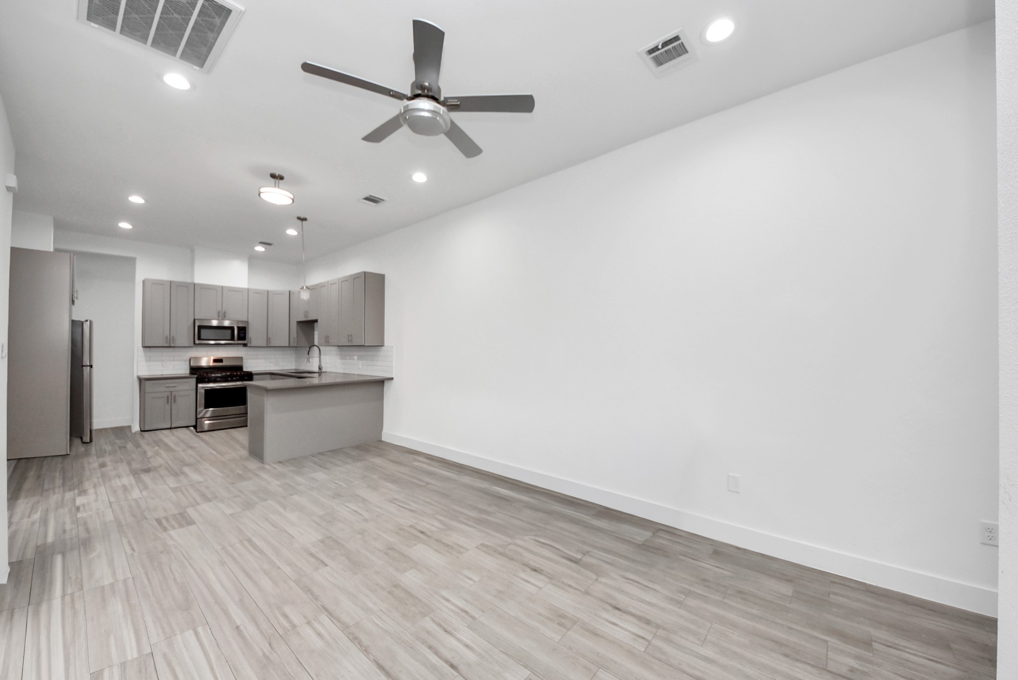 7612 Easter Street Houston, TX 77088 - Photo 3 of 30